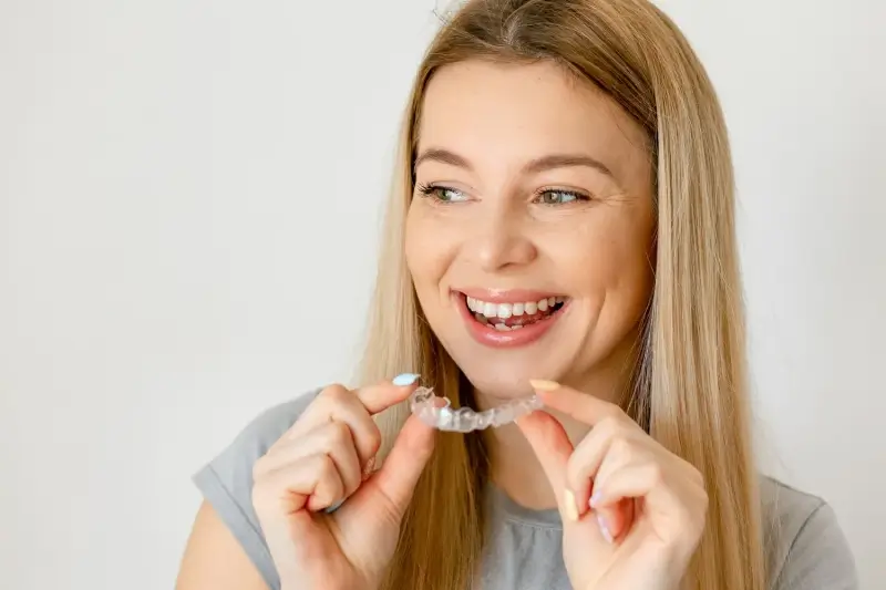 Prostowanie zębów metoda Invisalign